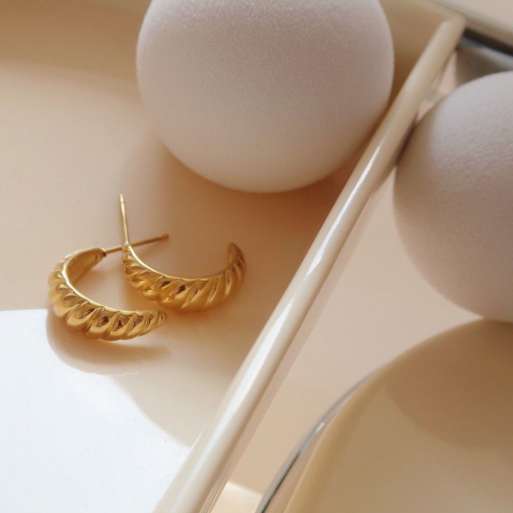 NEW 18K Gold Plated Braided Croissant Open Hoops - Picture 6 of 12